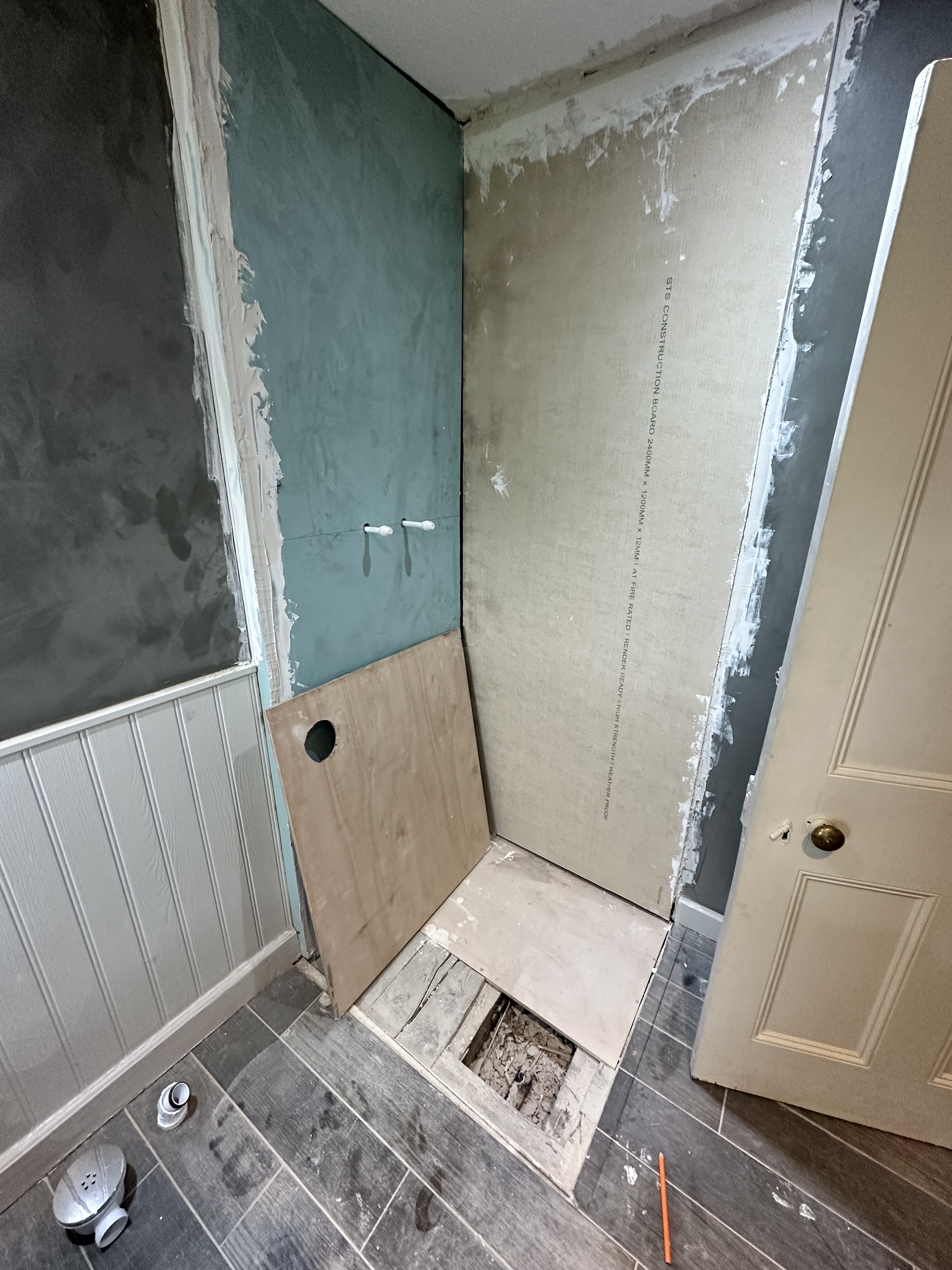 Bathroom refurbishment during construction